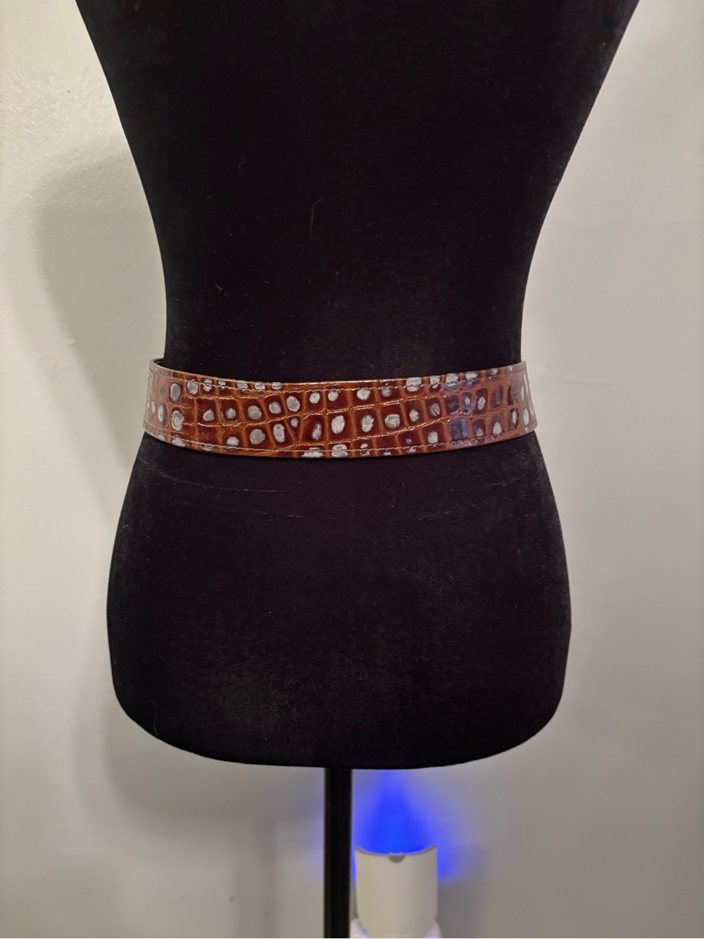 Cache St . Maarten Vintage Brown Croc-Embossed Belt with Gold-Tone Buckle - Picture 4 of 8